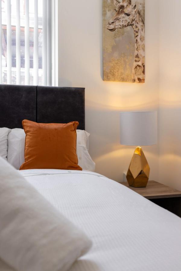 Flatzy - 16 Guests 4 En-Suite Central Apartment A ลิเวอร์พูล ภายนอก รูปภาพ