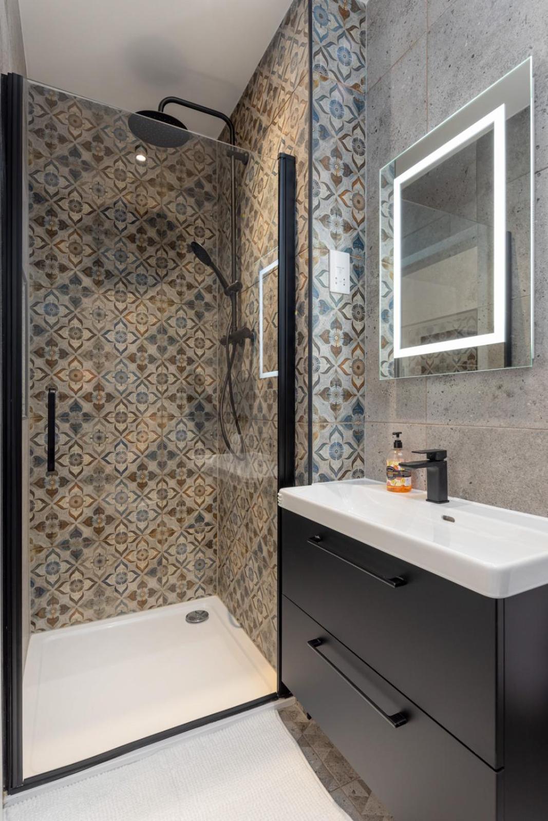 Flatzy - 16 Guests 4 En-Suite Central Apartment A ลิเวอร์พูล ภายนอก รูปภาพ